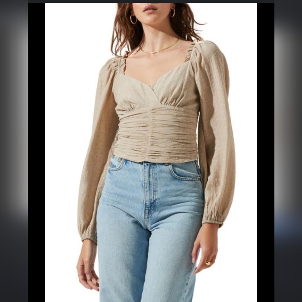[ ASTR THE LABEL] Women's size XL, Swiss dir puff sleeve blouse in taupe.